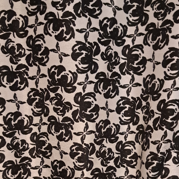 Black&white dress with abstract flower pattern and thin bow belt .  Size 18. - Picture 2 of 5